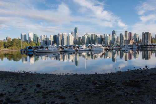 Fotografie města - zátoka s loděmi ve Vancouveru